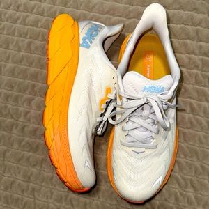 Hoka Arahi 6 'Nimbus Cloud Orange